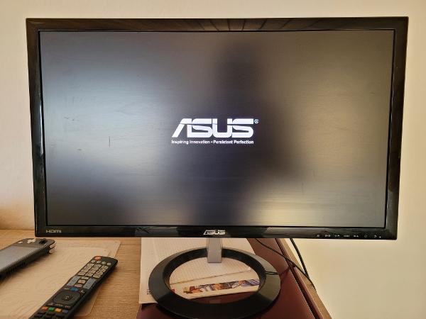 JAPANNEXT 31.5インチFWXGA(1366x768) VAパネル搭載 サイネージ用液晶モニター JN-SV32HD HDMI USB再生  壁掛け金具同梱