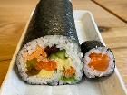 写真はイメージです。生シャケは入っていません。
細巻きと恵方巻きの太さの比較