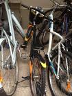 この黒くて黄色の色が入っている自転車が子供用自転車です。