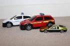 パトカーと消防自動車のセット　２台で２ユーロ（緑のミニカーは付いていません。）