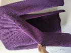 Carven. 36, 定価€490、未使用新品、サイドがスリットに鳴ってる紫のセーター。€50 