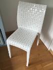 ①kartell AMIAMIチェア白　１脚　数日展示しただけのほぼ新品です。１７０€
②新品　和柄バッグ　柄、デザイン各種　種類により複数個在庫あり　１５€/個　
　購入個数によりお値引交渉可能です。
引渡し方法は応相談。
