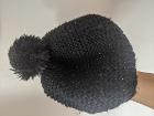 H&M黒ニット帽、重宝します。€2