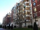 同じ敷地内。アパートは一番手前、門を入ってすぐの建物です。