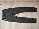 黒ジーンズ　H&M　34　　15€
