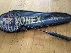 本格的にバドミントンやってる方向け。Yonex、force タイプです、ガット強め貼り。グリップ新品プレゼントします。日本で2万円強で購入、€90で。急な帰国のためほぼ新品です。